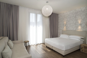 Select Suites & Spa