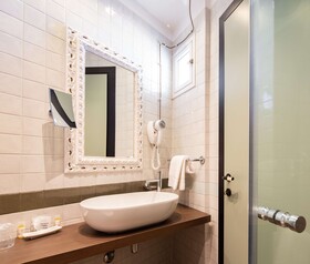 Best Western Maison B Hotel