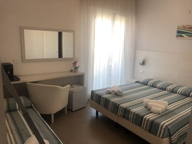 Hotel Gin