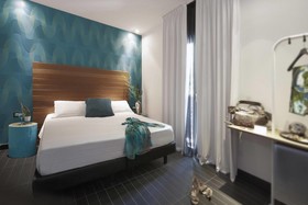 Q Hotel