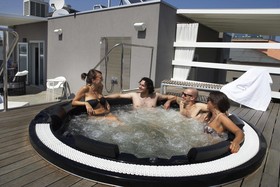 Q Hotel