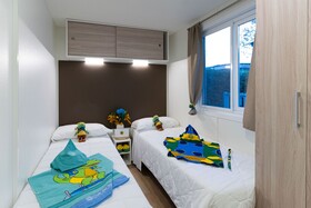 Club del Sole Stork Family Collection