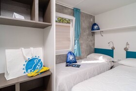Club del Sole Stork Family Collection