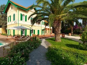 Villa Rosella Resort