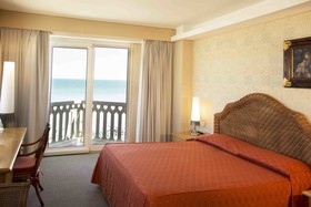 City Hotel