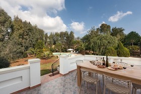 Villa Aura