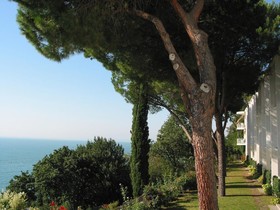 Riviera & Maximilian's