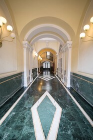 Victoria Apartments Letterario