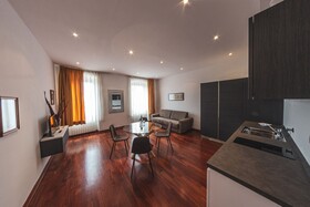 Victoria Apartments Letterario