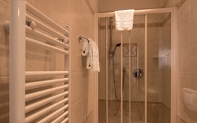 Victoria Apartments Letterario