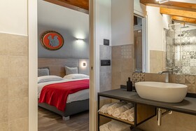 Mon Émile Hotel