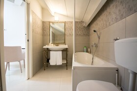 Suite & Apartment