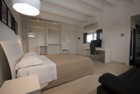 Suite & Apartment