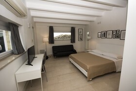Suite & Apartment