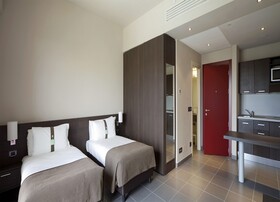 Inn Naples Airport
