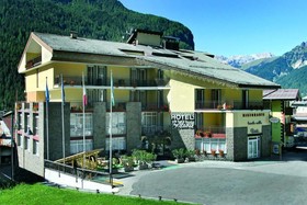 Hotel & Club Bellevue Post