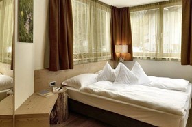 Residence Color Home Suite Apartments