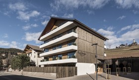 La Paula Apartments & Suites