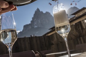 La Paula Apartments & Suites