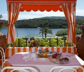 Cala di Mola Hotel