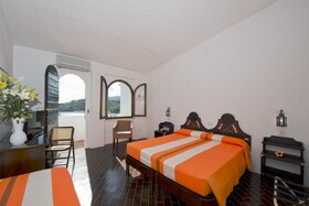 Cala di Mola Hotel