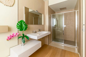 051 Suites