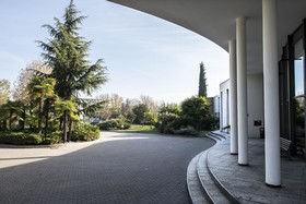 FlyOn Hotel & Conference Center