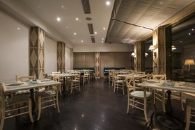 FlyOn Hotel & Conference Center
