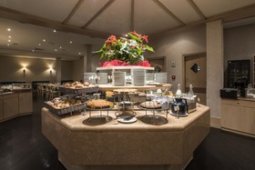FlyOn Hotel & Conference Center