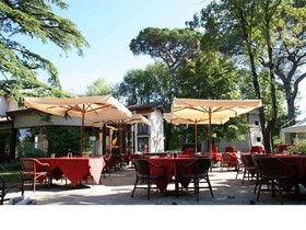 Accademia Vine Lodge