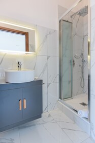 Naro Suites And Rooms