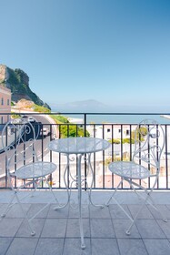 Naro Suites And Rooms