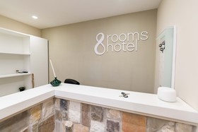 8 Rooms Hotel