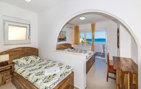 B&B Mitilini Central Station