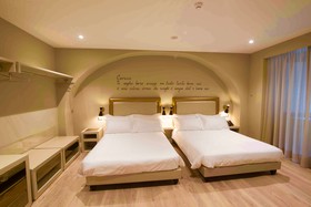 Caruso Place Boutique & Wellness Suites