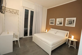 Delia Rooms & Gallery