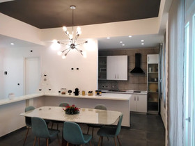 Delia Rooms & Gallery