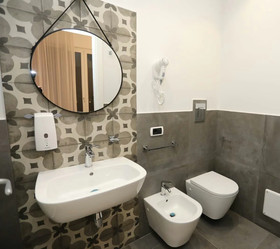 Delia Rooms & Gallery