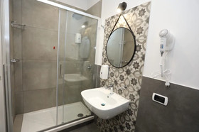 Delia Rooms & Gallery