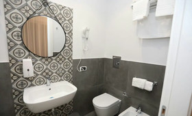 Delia Rooms & Gallery