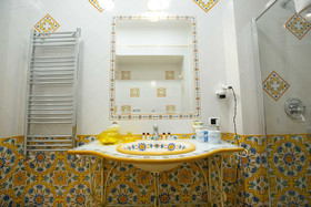 La Corte Dei Borboni