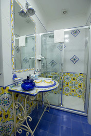 La Corte Dei Borboni