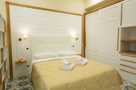 La Corte Dei Borboni