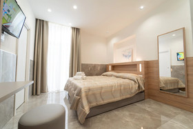 P.C. Boutique H. Loggia