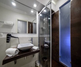 Riviera Luxury Suites