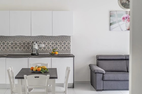 Smiling Apartments