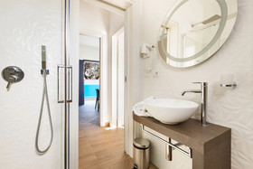 Absolute Suite Apartments