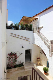 The Courtyard - Rosa