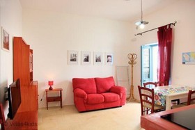 The Courtyard - Rosa