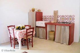 The Courtyard - Rosa